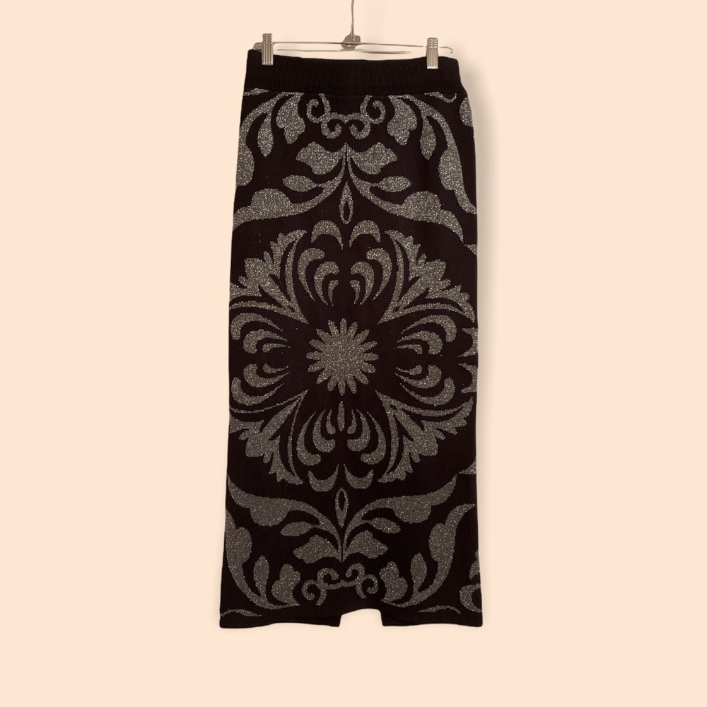 Beulah Silver & Black Knit Calf-Length Skirt